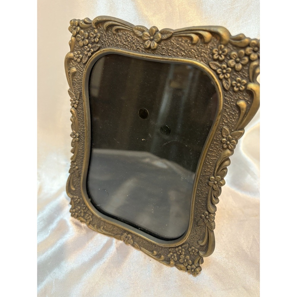 Vintage Ornate Brass Tone Floral 4 x 6 Picture Frame W/Glass Easel Back